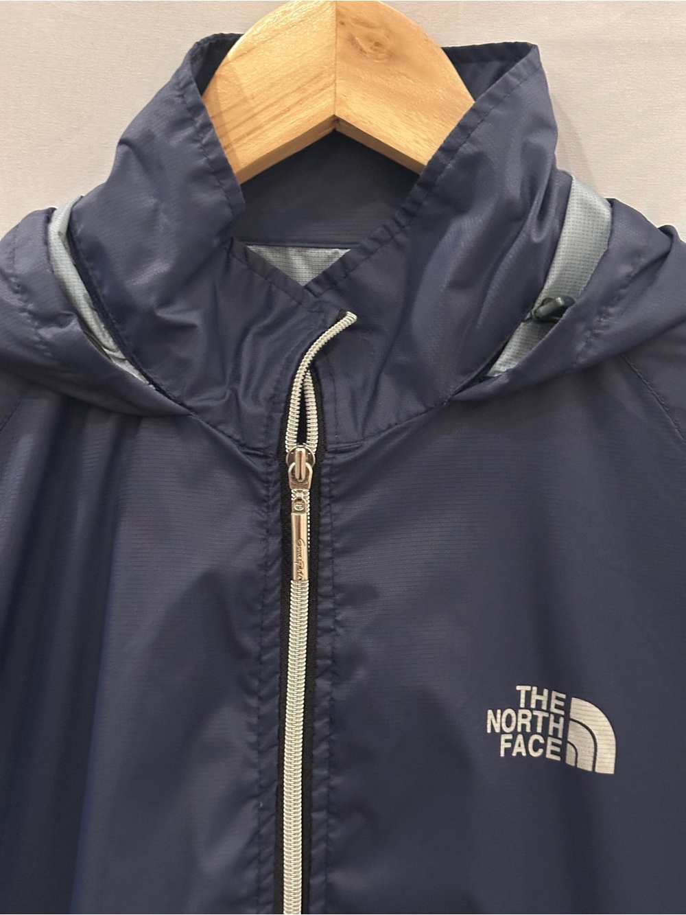 North Face Navy Unisex Hooded Windbreaker - Picture 5 of 7